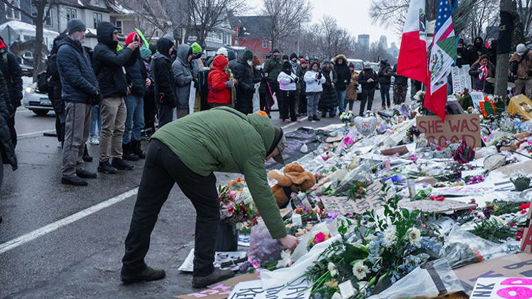  Binlerce kişi sokaklarda