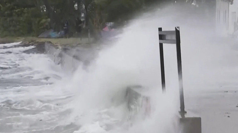 Avustralyada Koji Siklonu karaya ulaştı: Binlerce hane elektriksiz kaldı