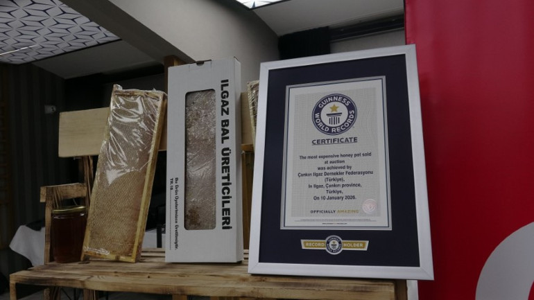 İş adamı tarafından satın alındı Kilosu tam 11 bin 118 avro | Bu yöredeki bal Guinness Rekorlar Kitabına girdi