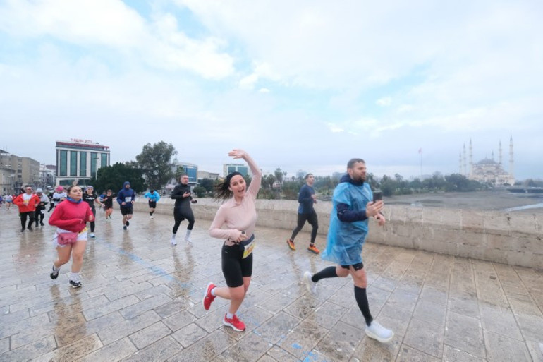 16. Uluslararası Adana Kurtuluş Yarı Maratonu koşuldu