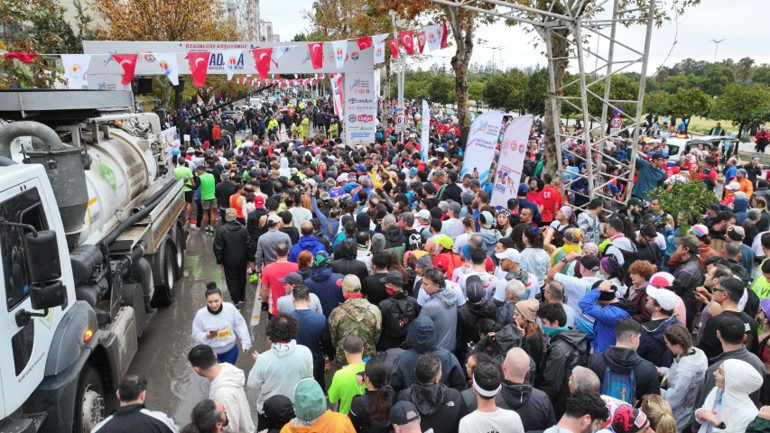 16. Uluslararası Adana Kurtuluş Yarı Maratonu koşuldu