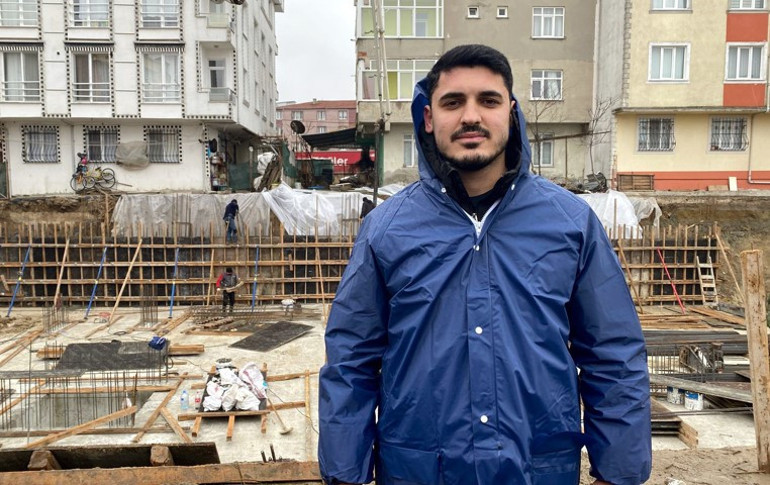 İnşaat temelinin yanındaki 3 binanın bahçesinde toprak kayması; 25 kişi tahliye edildi