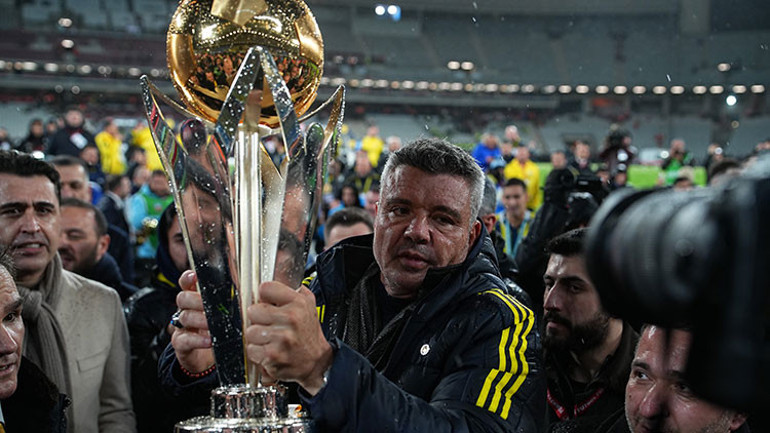 Fenerbahçede başarının mimarı Tedesco: Mütevazılığını korudu, eserini gerdi planda seyretti