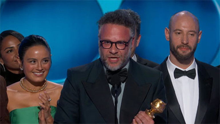 Bebeklerim, bebeklerim diye ağladı, ilk ödülünü aldı: İşte Altın Kürede en iyiler