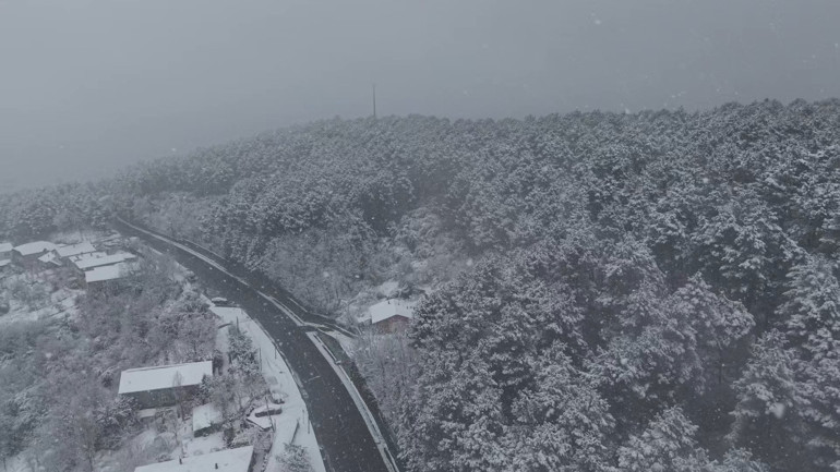 Meteorolojiden 41 il için sarı kodlu hava durumu uyarısı İstanbulda kar yağışı etkili oluyor... Prof. Dr. Şen: Kritik 24 saate girdik