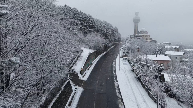 Meteorolojiden 41 il için sarı kodlu hava durumu uyarısı İstanbulda kar yağışı etkili oluyor... Prof. Dr. Şen: Kritik 24 saate girdik