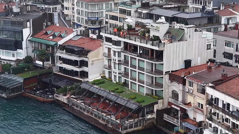 Bebek Otelin kaçak eklentileri yıkıldı