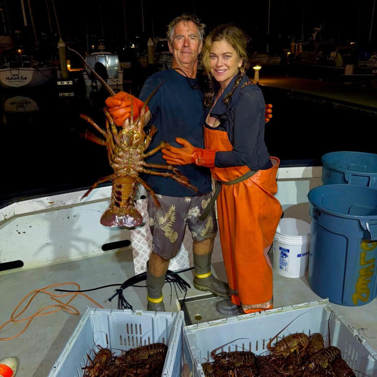 Adını gelmiş geçmiş en zenginler arasına yazdırmıştı… Bir zamanların ünlü modeli balıkçı oldu Güneş doğmadan uyanıp yem doğruyor