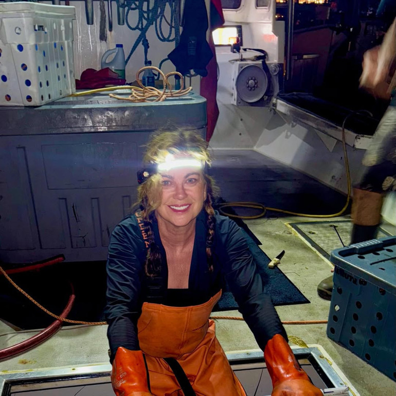 Adını gelmiş geçmiş en zenginler arasına yazdırmıştı… Bir zamanların ünlü modeli balıkçı oldu Güneş doğmadan uyanıp yem doğruyor