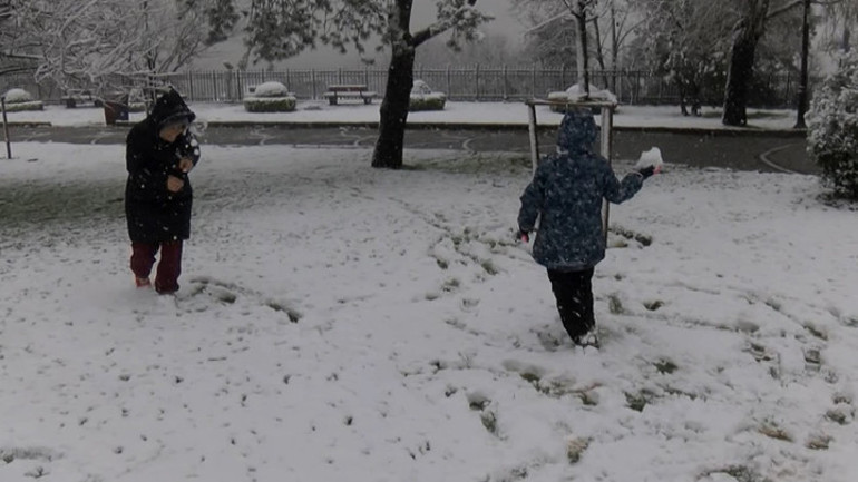 Meteorolojiden 41 il için sarı kodlu hava durumu uyarısı İstanbulda kar yağışı etkili oluyor... Prof. Dr. Şen: Kritik 24 saate girdik