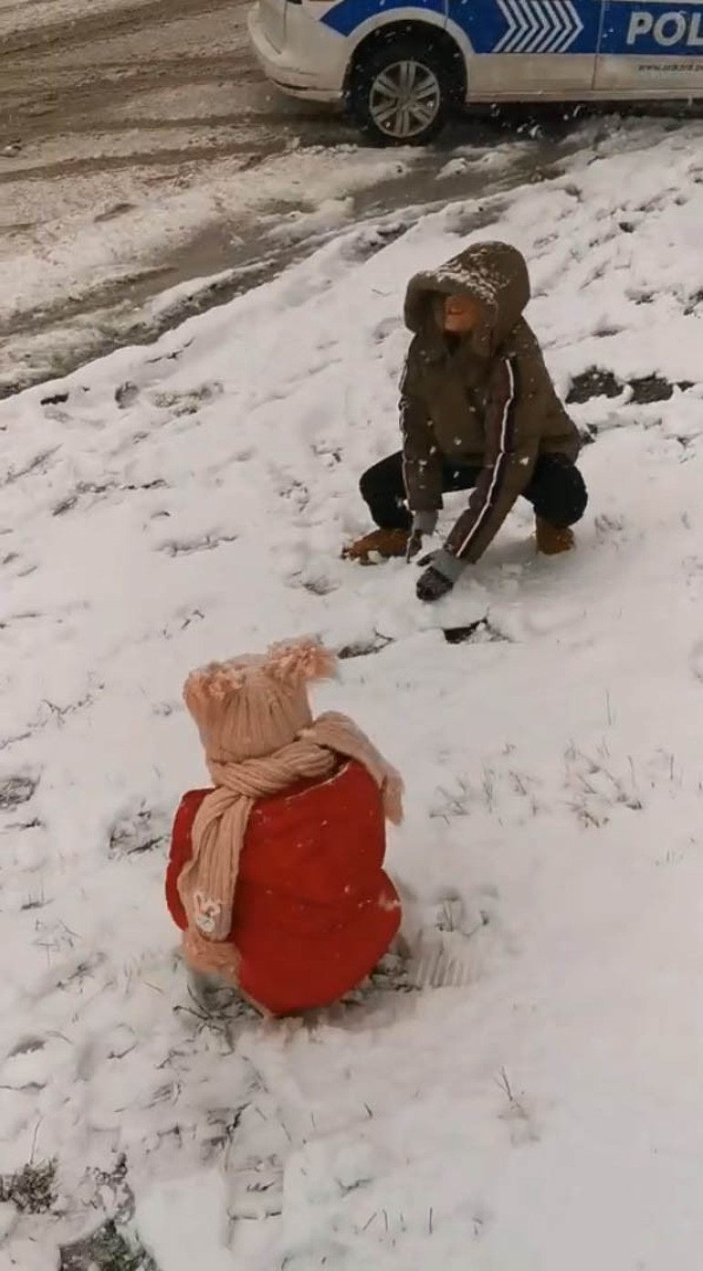 Meteorolojiden 41 il için sarı kodlu hava durumu uyarısı İstanbulda kar yağışı etkili oluyor... Prof. Dr. Şen: Kritik 24 saate girdik