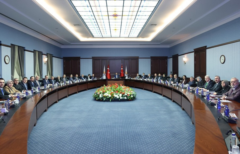 Cumhurbaşkanı Erdoğan AK Parti MYK öncesi vatandaşlarla görüştü