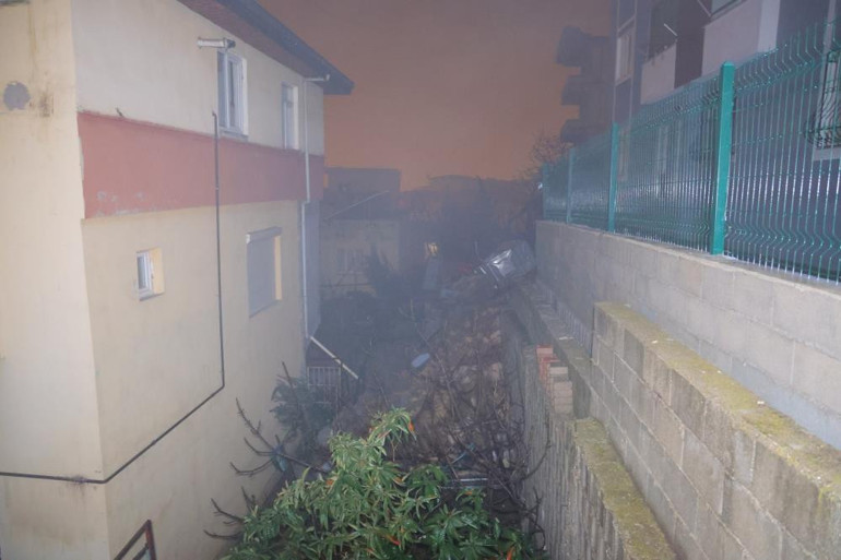 Kahramanmaraşta istinat duvarı çöktü Binadakiler tahliye edildi