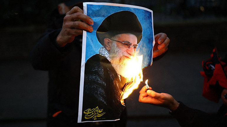 İranda cenazeler sokaklara taştı İsrail alarmda: Sürpriz senaryo hazırlığı