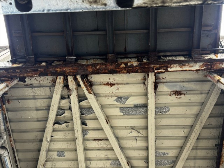 Otomobile paslı üst geçitten demir parçası düştü Zararın karşılanmasını isteyen genç İBBden gelen cevapla dumura uğradı