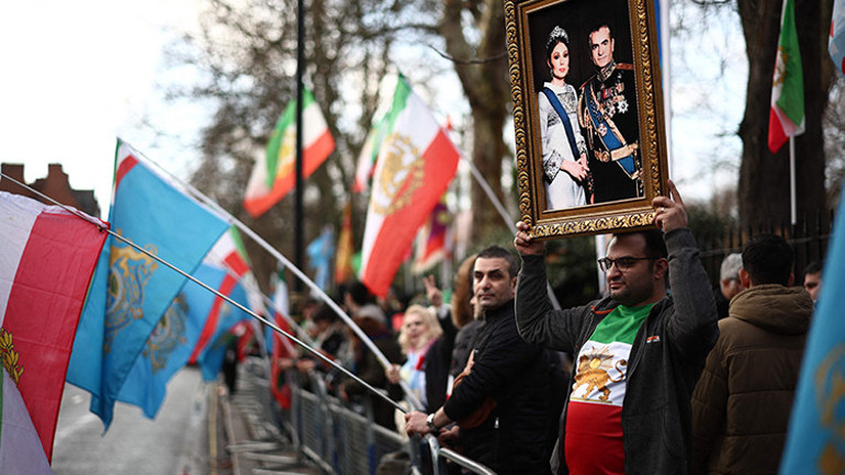  Rıza Pehlevi, babasının misyonunu tamamlamak istiyor