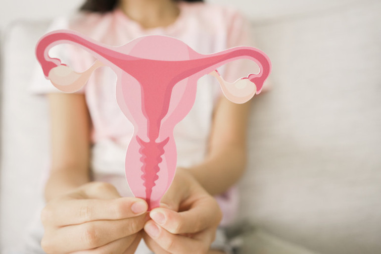 Adet gören kız çocukları ve jinekolojik muayene sorunsalı: Doktor kontrolü ne zaman gerekli