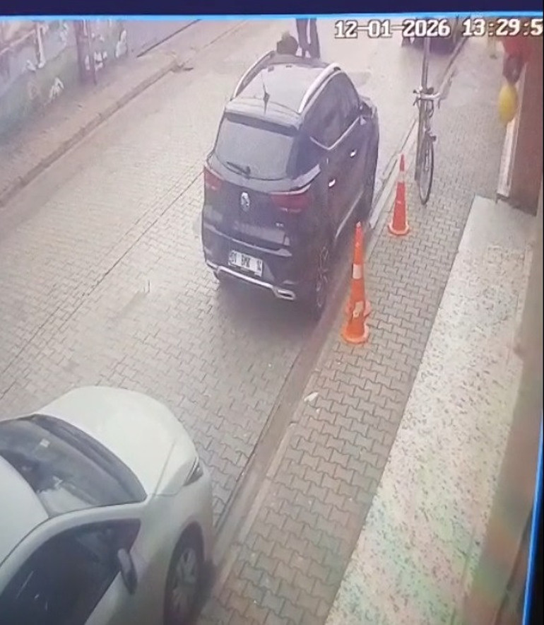 Çocuğunun eski öğretmenini silahla vurdu