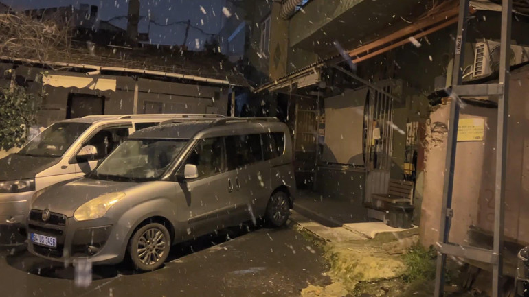 İstanbulda bakkalın hediyesi can aldı: 51 yaşındaki adam tükettikten sonra rahatsızlandı, hastanede kurtarılamadı