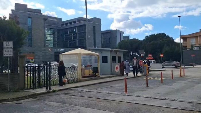 Son dakika... Adliyede silahlı saldırı: Savcı kadın hakimi vurdu Adliyedeki çaycı ikinci kez ateş etmesini engelledi