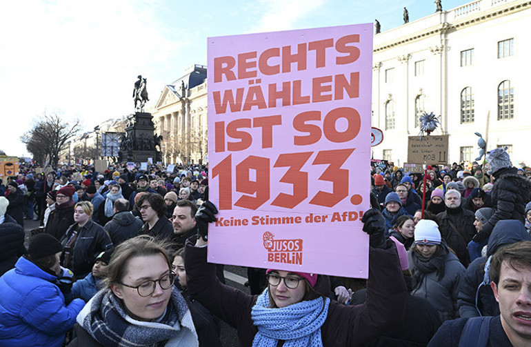 Almanyada gençler internetle radikalleşiyor