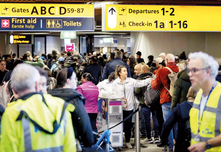 Pistler dondu uçuşlar durdu... Havalimanları saatlerce kapalı kaldı