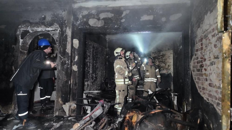 Kadıköyde 4 katlı binada yangın: 1i ağır 8 yaralı
