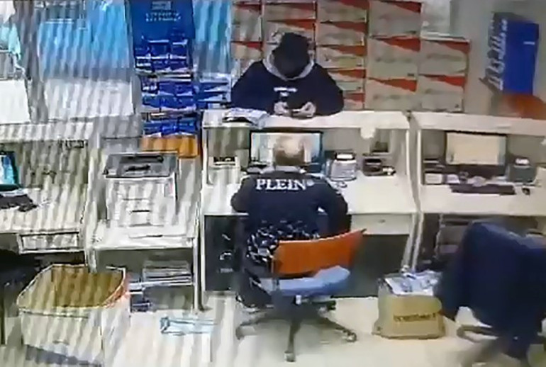 Kargo şubesinde şeytani planla dolandırıcılık Tanıdığa kargolatıp tuzağa düşürdüler