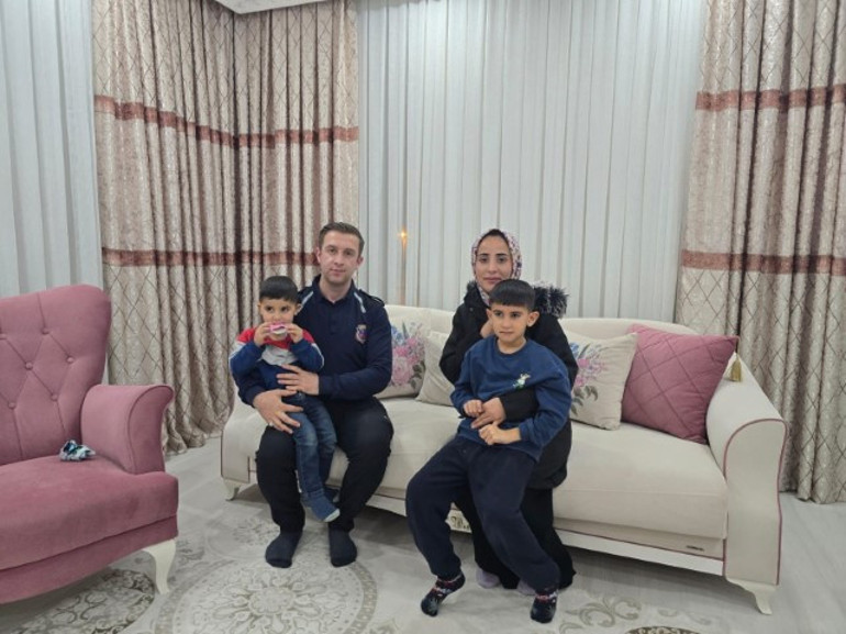 Cezaevi personeli, anne ve iki çocuğunu evinde misafir etti | Bakan Tunçtan anlamlı davranışa tebrik