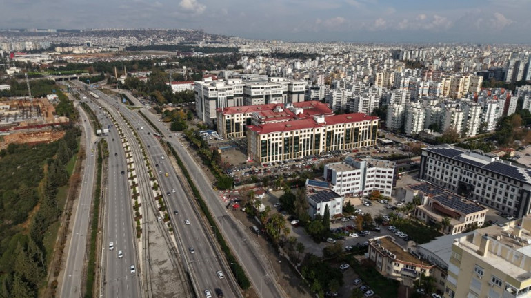 Milyarlık miras davasında mahkeme caddeleri kapatma kararı vermiş | Uygularsak hakimler adliyeye giremez