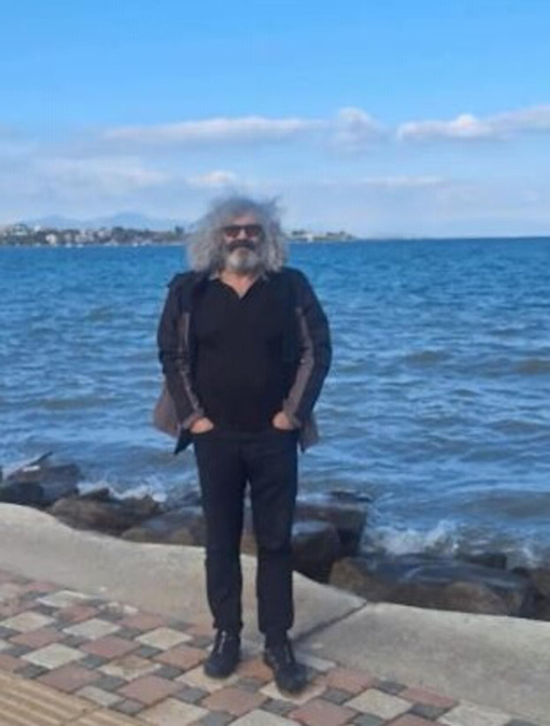 Eski İHD şube başkanı sokak ortasında öldürüldü