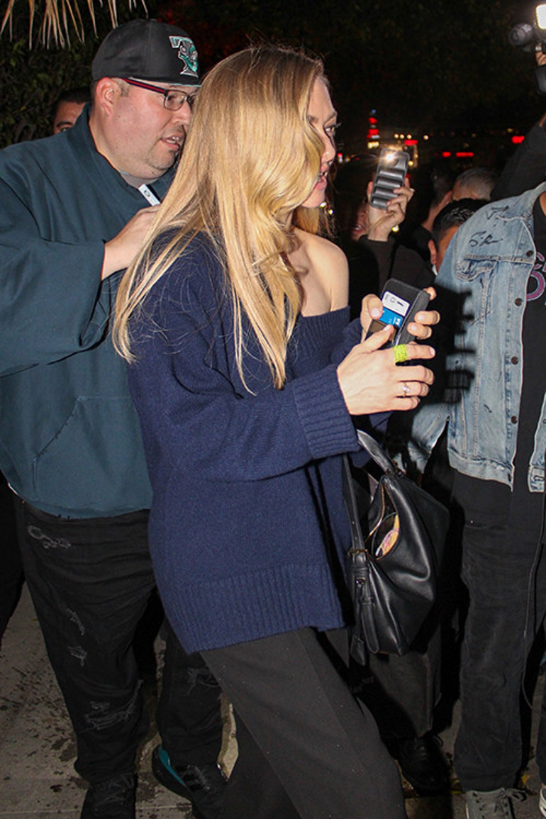 Parti benim neyime, bırakın huzurlu yuvama gideyim... Ünlü oyuncu yaka paça köpeklerinin ve atlarının yanına koştu