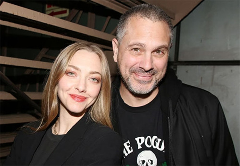 Parti benim neyime, bırakın huzurlu yuvama gideyim... Ünlü oyuncu yaka paça köpeklerinin ve atlarının yanına koştu