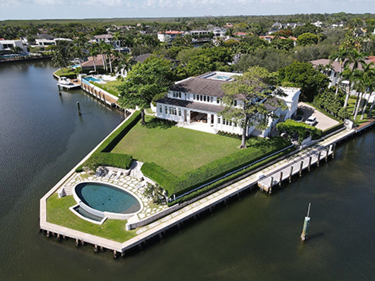 Sesiyle, nefesiyle kazandığı paralarla emlak kralı oldu... Ünlü şarkıcı en sonunda adaya taşındı