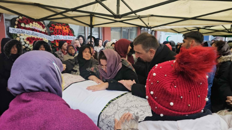 Güvenlik görevlisi kadının elmadan ölümü 10 yıl önce vefat eden annesi ile aynı kaderi paylaştı