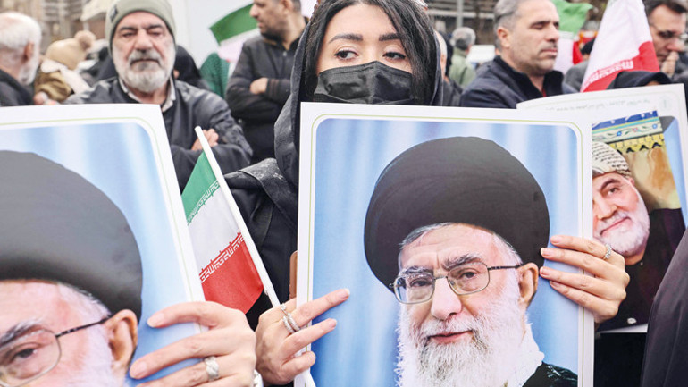 Trump tehdit ediyor dünya tartışıyor: ABD İran’ı vurur mu