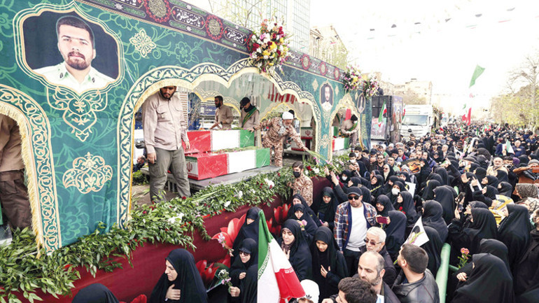 Trump tehdit ediyor dünya tartışıyor: ABD İran’ı vurur mu