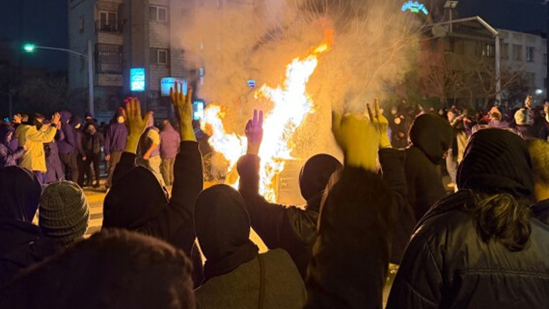 Trumpın tehditleri İrana geri adım attırdı: ABD saldırısı, günler içinde başlayabilir