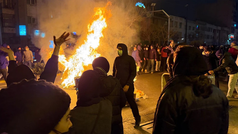 Trumpın tehditleri İrana geri adım attırdı: ABD saldırısı, günler içinde başlayabilir