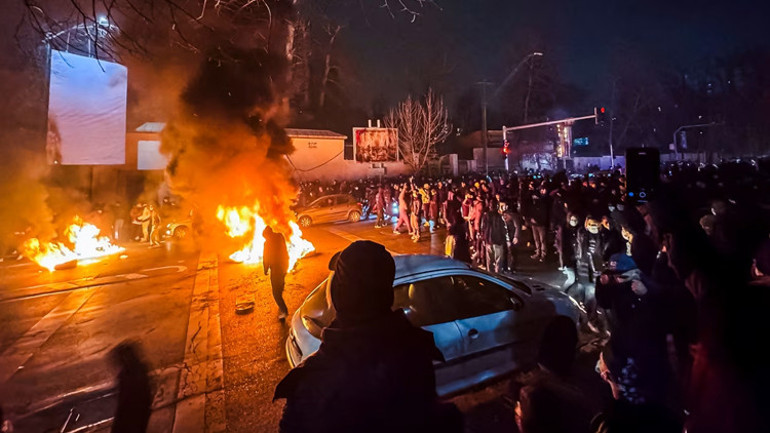 Trumpın tehditleri İrana geri adım attırdı: ABD saldırısı, günler içinde başlayabilir