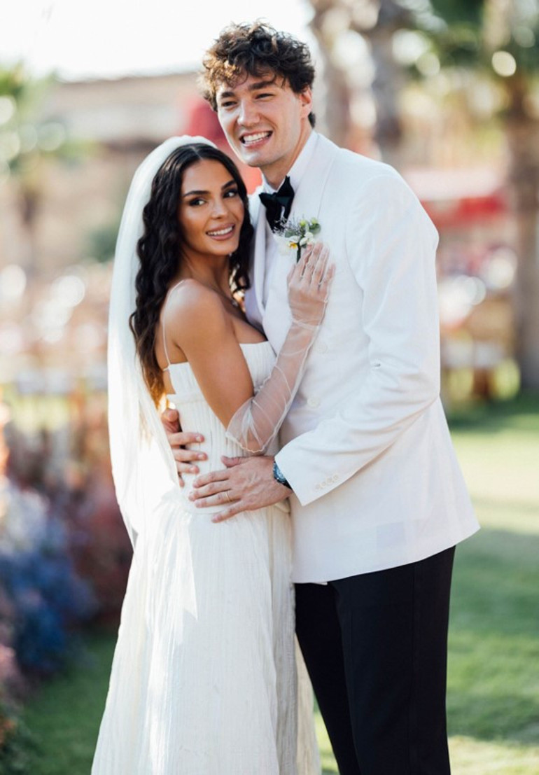 Ebru Şahinin alyansı evde kaldı