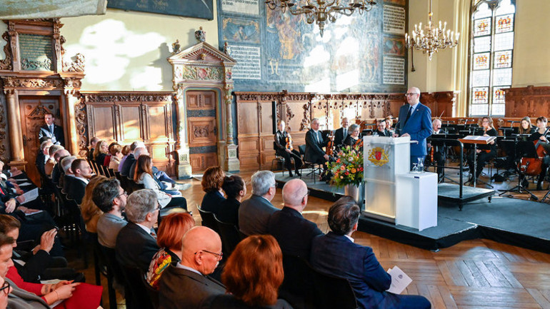 Bremen belediye başkanına Beşiktaş forması sürprizi