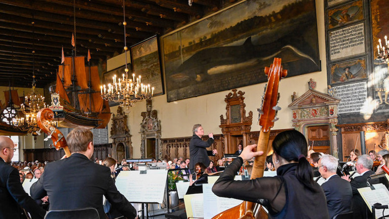 Bremen belediye başkanına Beşiktaş forması sürprizi