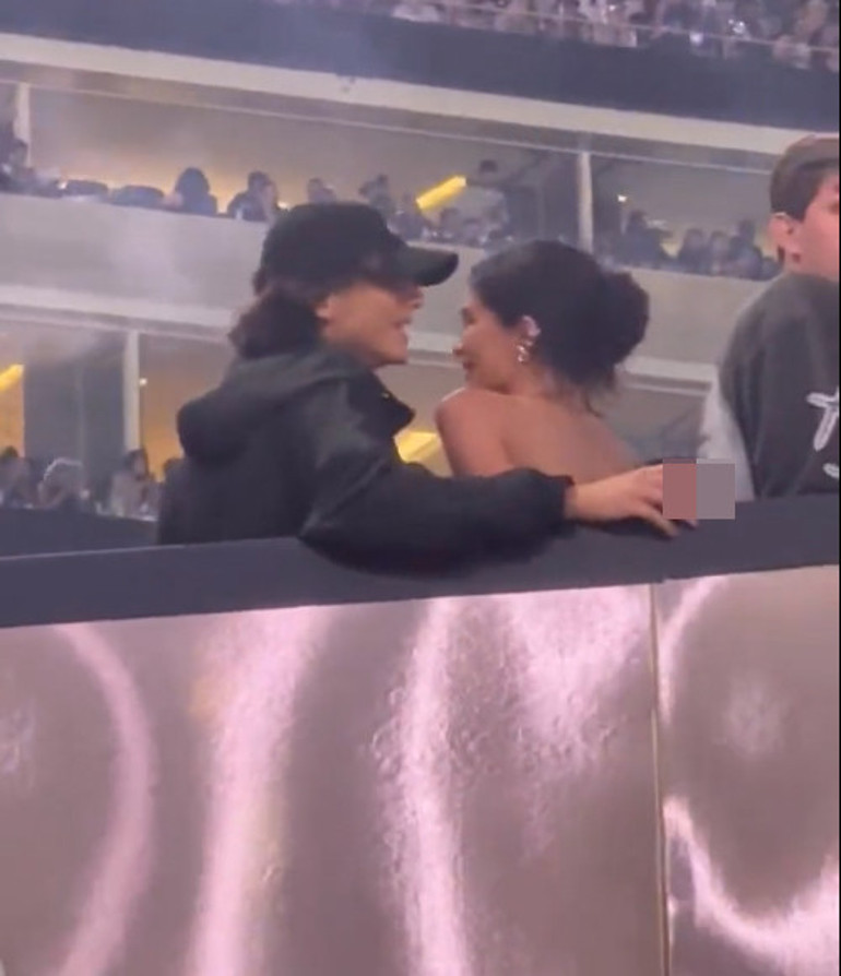 Yakın zamanda kimse düğün haberi beklemesin… Onlar zaten aynı evde karı koca gibi yaşıyor