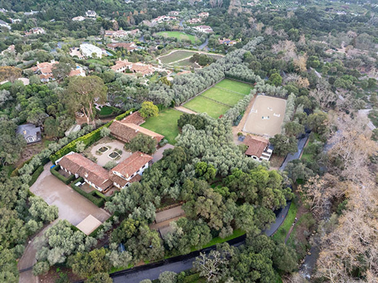 Genç yaşında zengin oldu… Milyonlarını at çiftliğine yatırdı