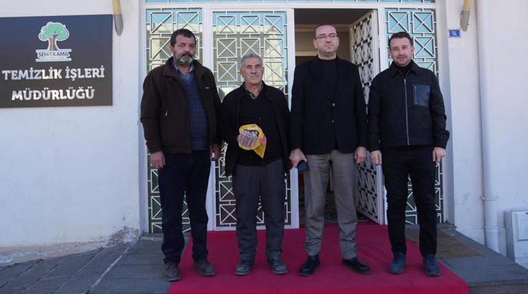 Bankaya yanlış poşetle gitti şok üstüne şok yaşadı 110 bin lirasını çöpe attı