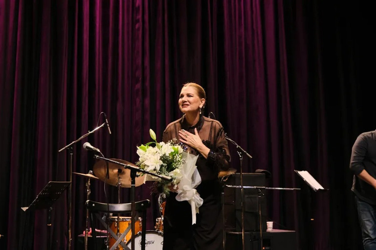 Parlayan yıldızlar sahnede