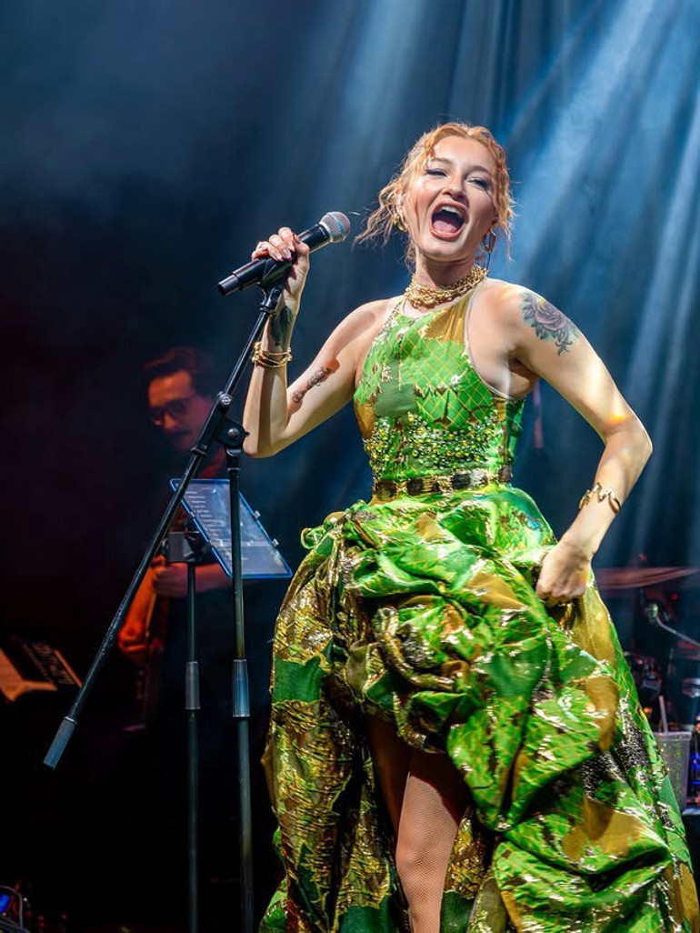 Parlayan yıldızlar sahnede