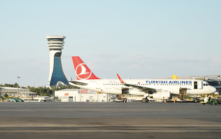 Esenboğa kabına sığmadı