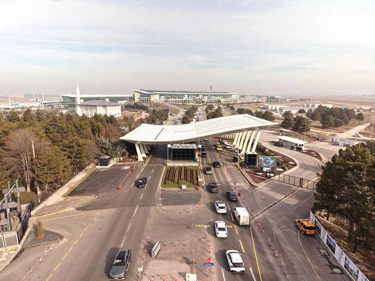 Esenboğa kabına sığmadı